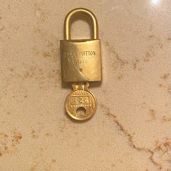 Louis Vuitton lock and key #223 - Picture 3 of 3